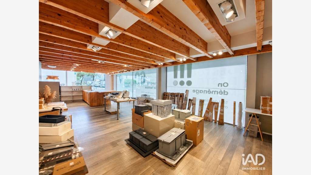 Loue murs commerciaux 430m² à Brive-la-Gaillarde