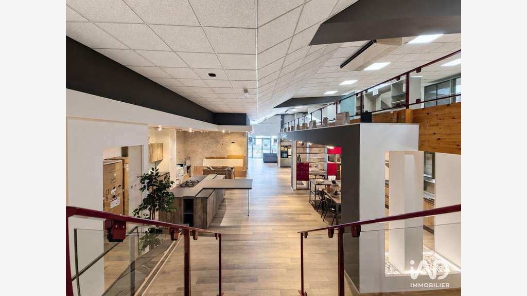 Loue murs commerciaux 430m² à Brive-la-Gaillarde