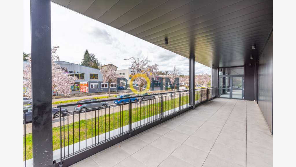 Loue murs commerciaux de 300m² à Brives Charensac