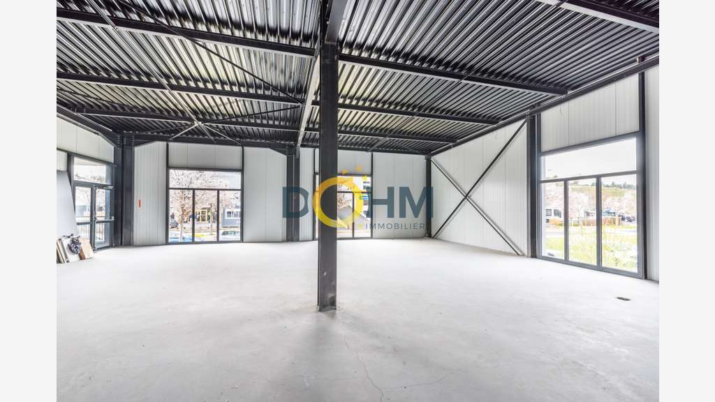 Loue murs commerciaux de 300m² à Brives Charensac