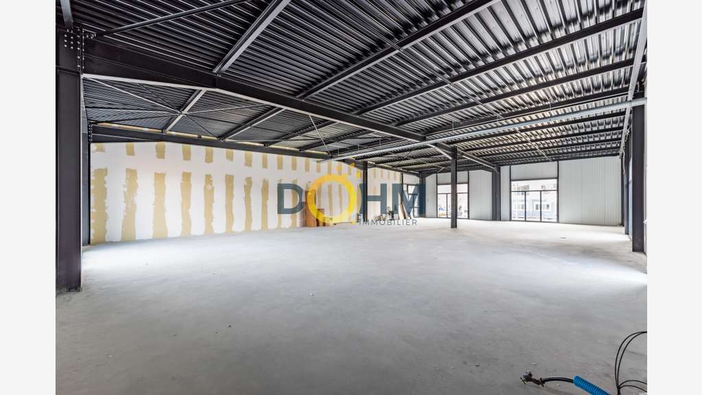 Loue murs commerciaux de 300m² à Brives Charensac