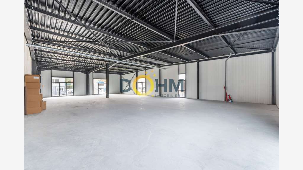 Loue murs commerciaux de 300m² à Brives Charensac