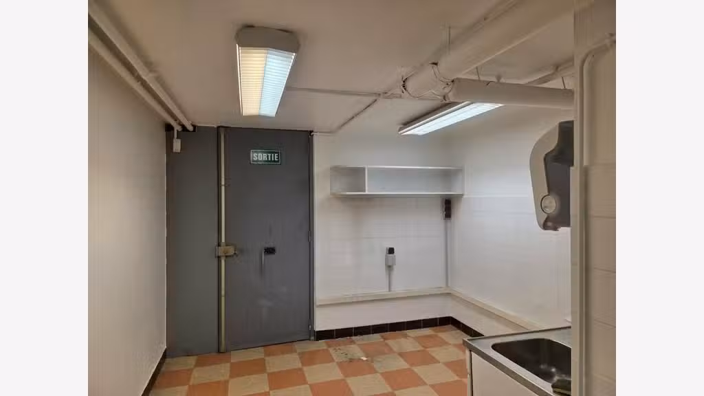 Local commercial de 102m² à louer à Bron centre