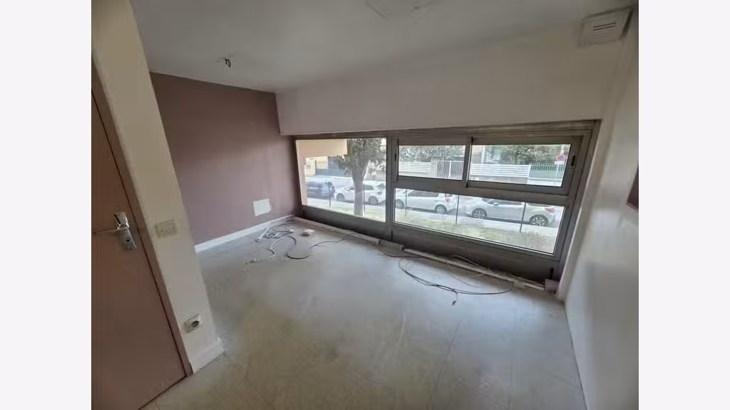 Local commercial de 102m² à louer à Bron centre