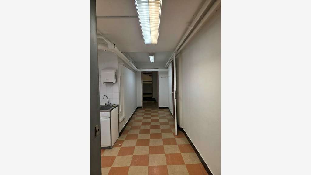 Local commercial de 102m² à louer à Bron centre