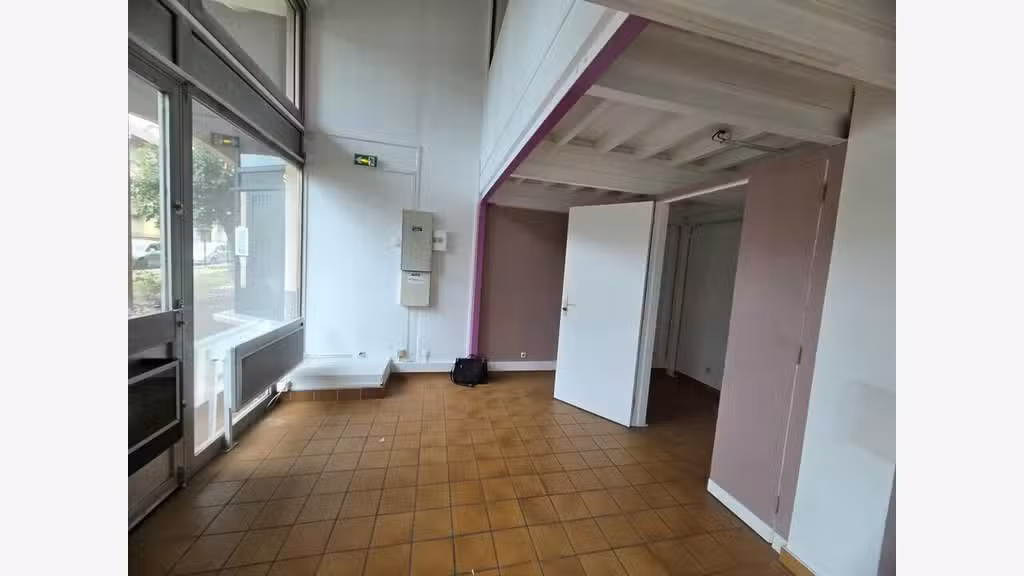 Local commercial de 102m² à louer à Bron centre