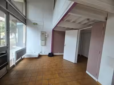 Local commercial de 102m² à louer à Bron centre