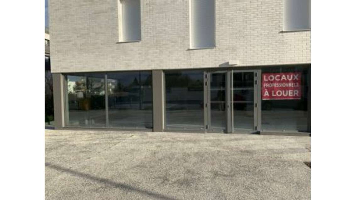 A louer local neuf avec terrasse 80m² à Bruges