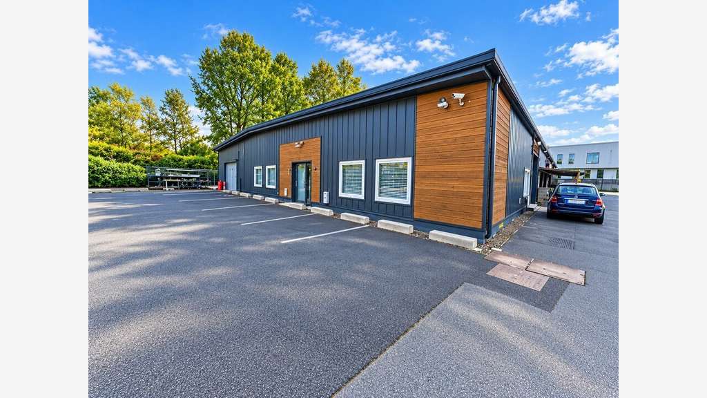 Local commercial de 265m² à louer en RDC à Bruges