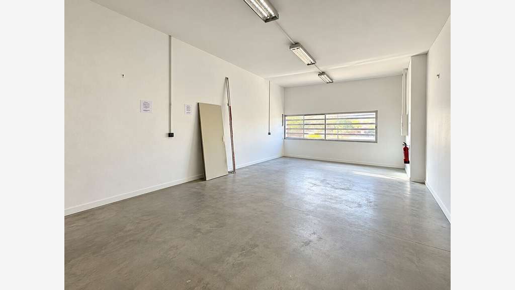 Local commercial 276m² à louer en RDC à Bruges