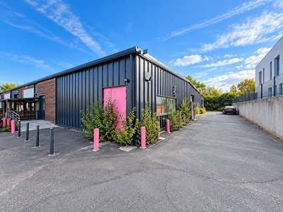 Local commercial 276m² à louer en RDC à Bruges