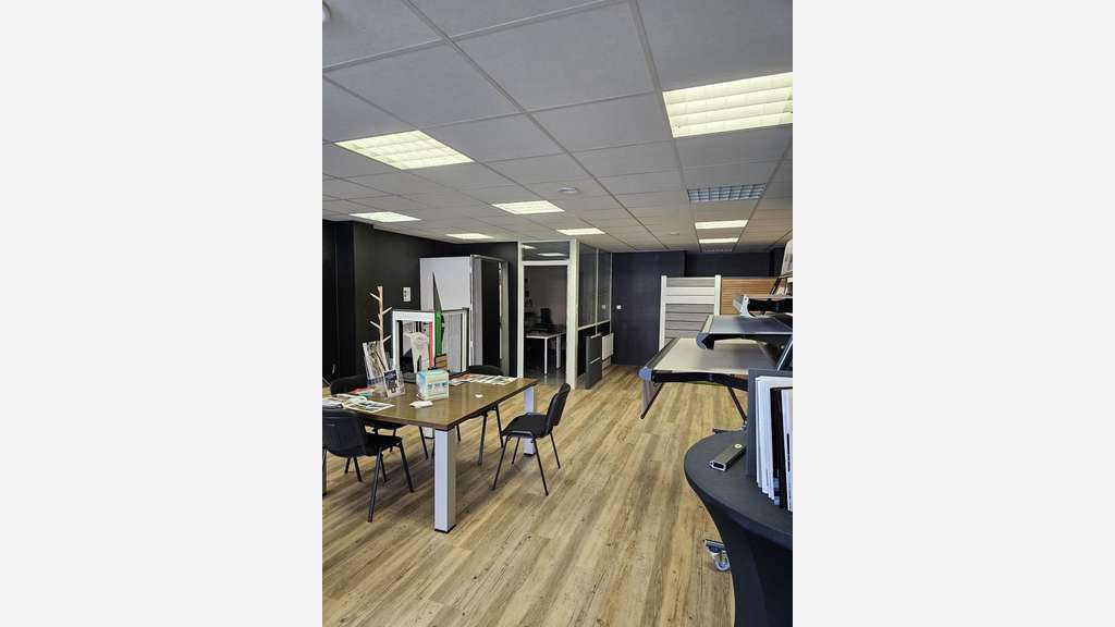 Local commercial de 78m² à louer à Bruz