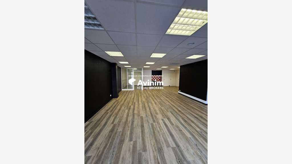 Local commercial 78m² à louer à Bruz