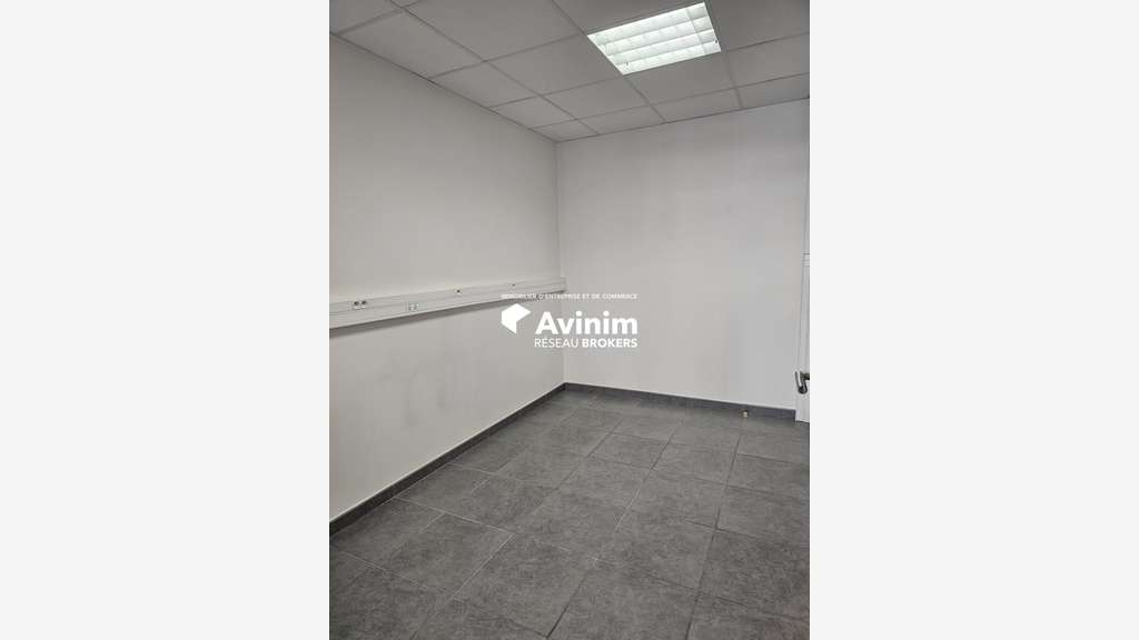 Local commercial 78m² à louer à Bruz