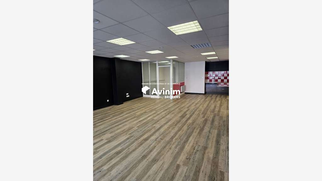 Local commercial 78m² à louer à Bruz