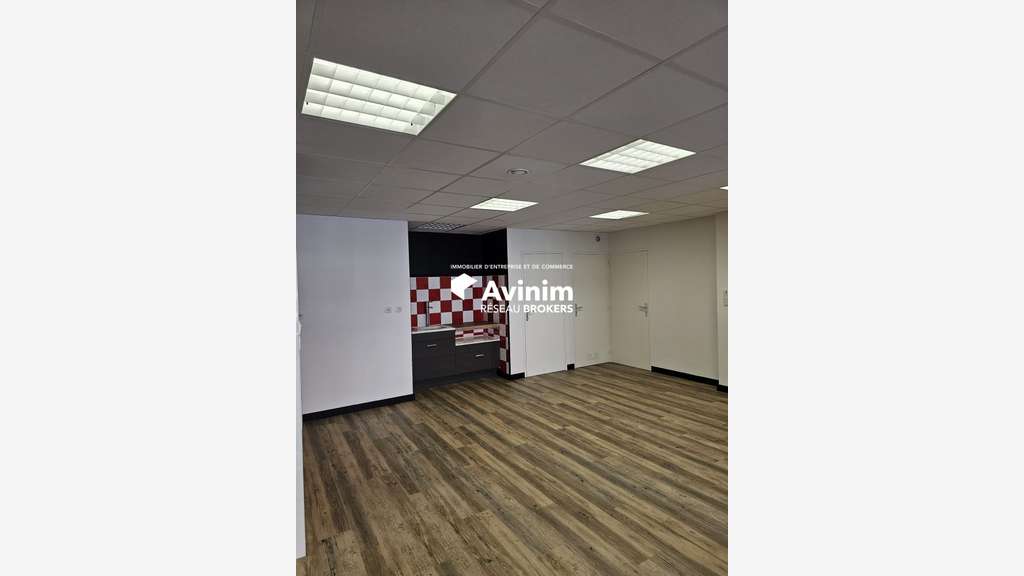 Local commercial 78m² à louer à Bruz