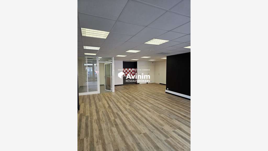 Local commercial 78m² à louer à Bruz