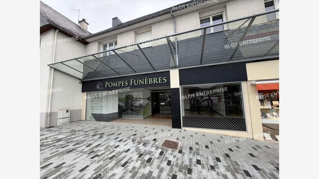 A LOUER - LOCAL COMMERCIAL 125 m² - BRUZ