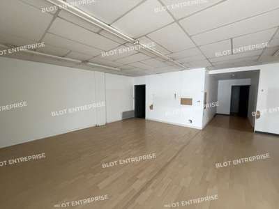 A LOUER - LOCAL COMMERCIAL 125 m² - BRUZ