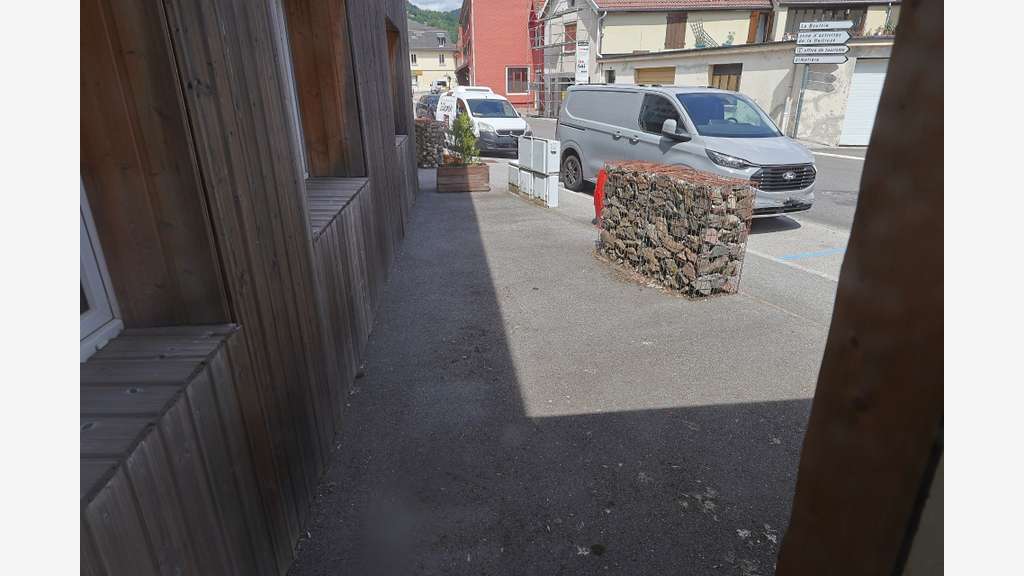 Local 74m² + cave à louer à Bussang