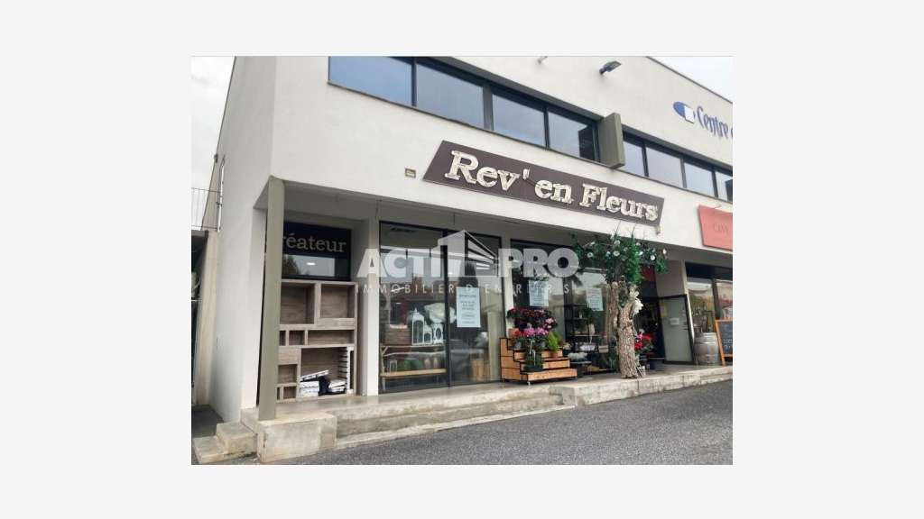 À louer local commercial 150 m² à Cabestany
