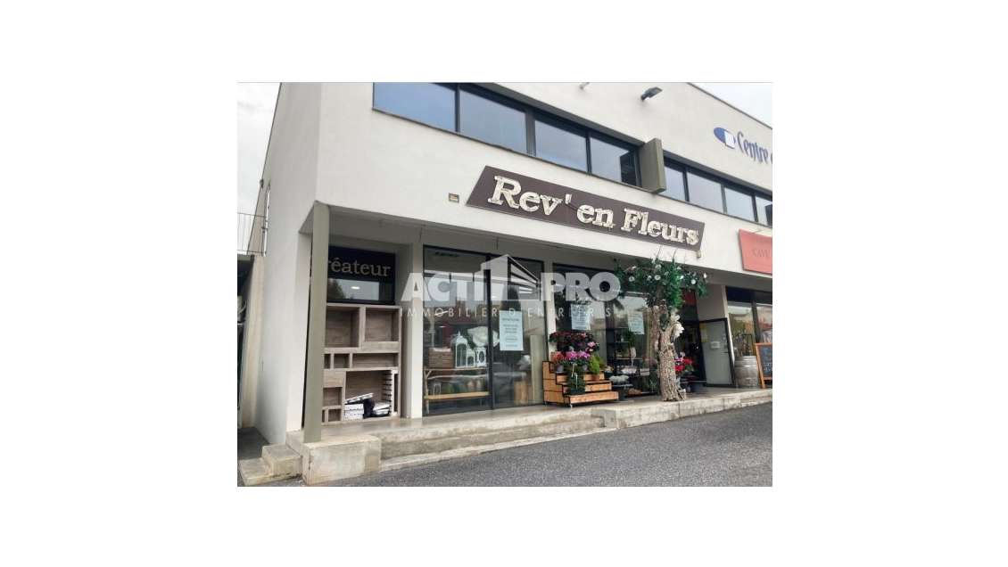 Loue local commercial 150m² Cabestany axe passant