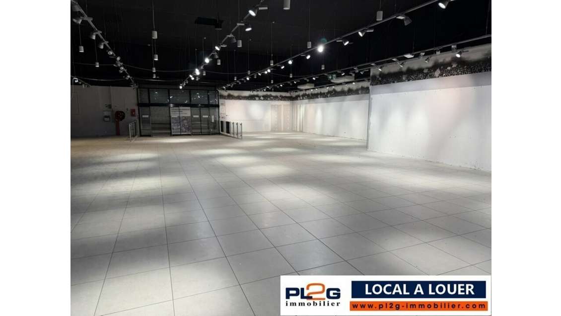 Magnifique local 840m² à louer à Plan de Campagne