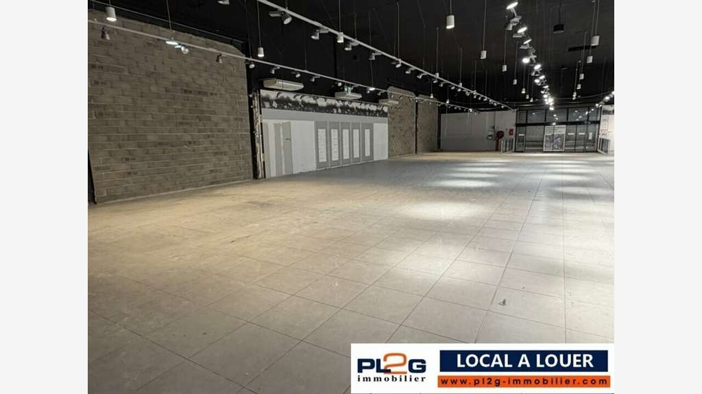 Magnifique local 840m² à louer à Plan de Campagne