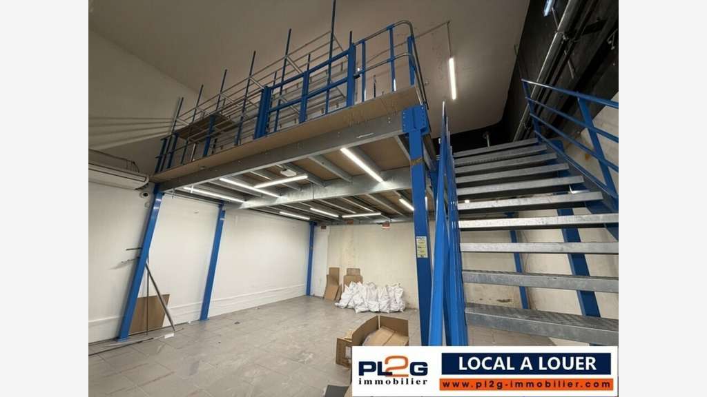 Magnifique local 840m² à louer à Plan de Campagne