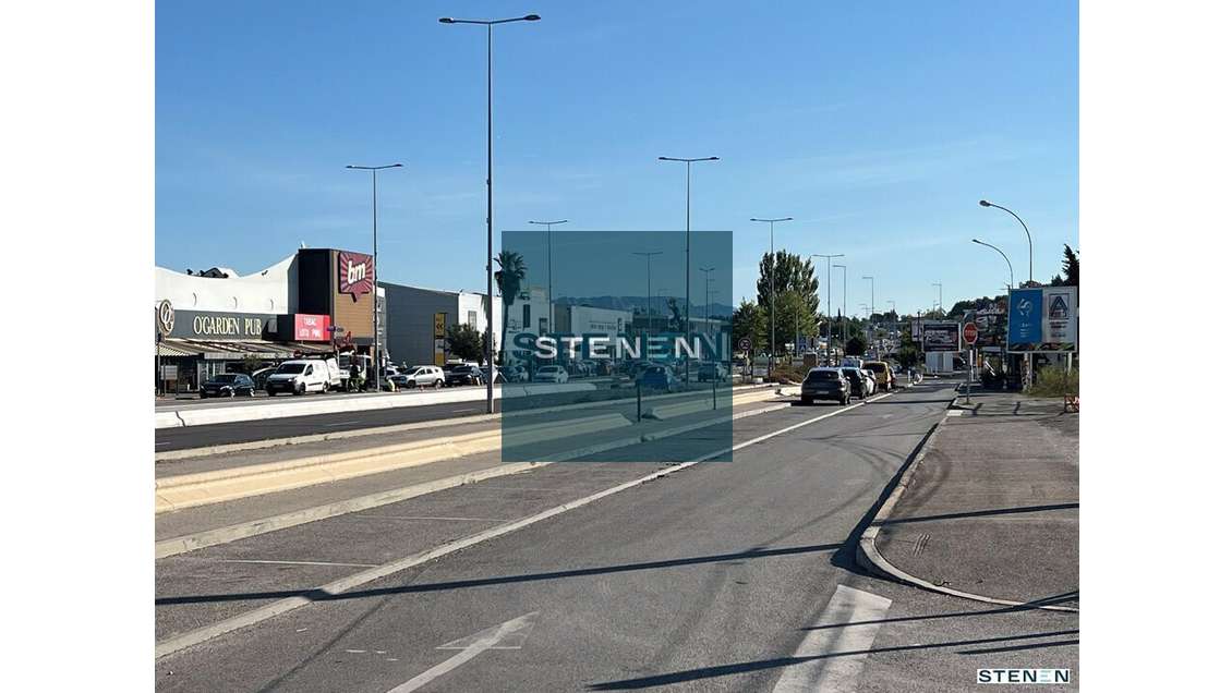 A louer local 300m² retail park à Cabriès