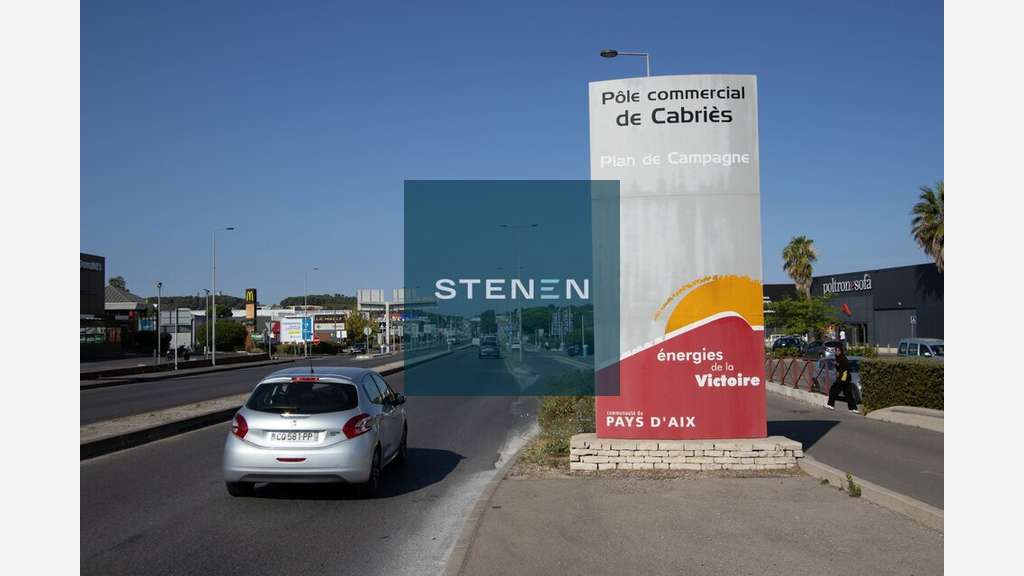  A louer local 247m² zone de Plan de Campagne
