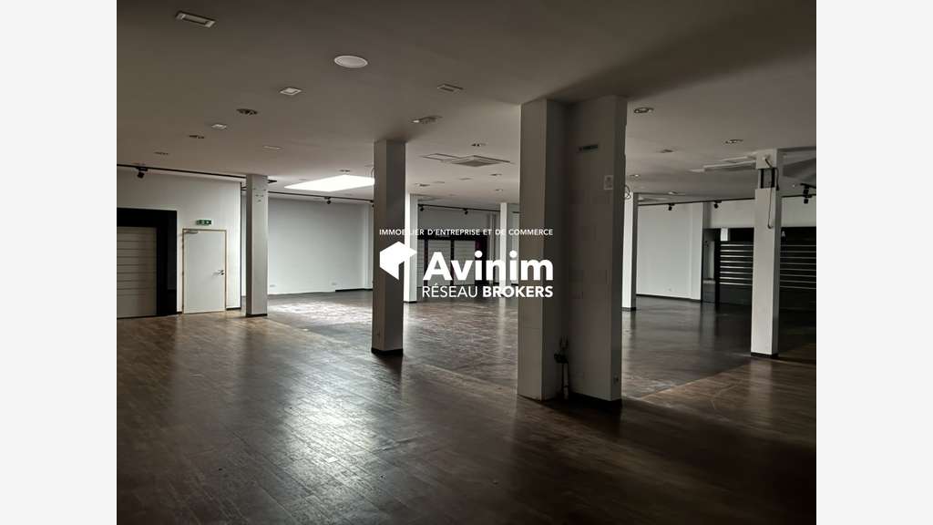 Local commercial de 540m² à louer à Cabriès