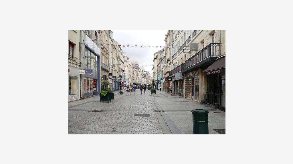 Local commerce 65m² à louer Caen rue Saint Pierre