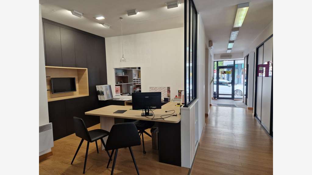 Local commercial 110m² à louer à Caen centre