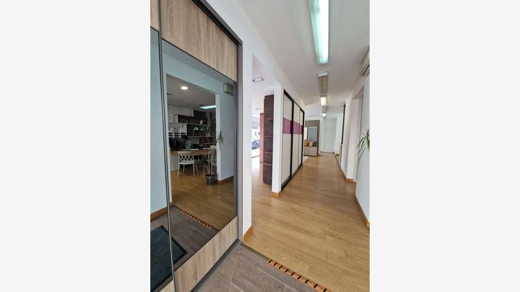 Local commercial 110m² à louer à Caen centre