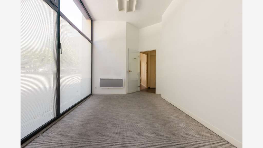 Local professionnel de 98m² à louer à Caen centre