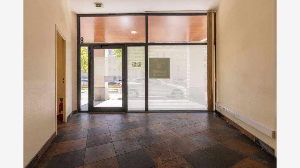 Local professionnel de 98m² à louer à Caen centre