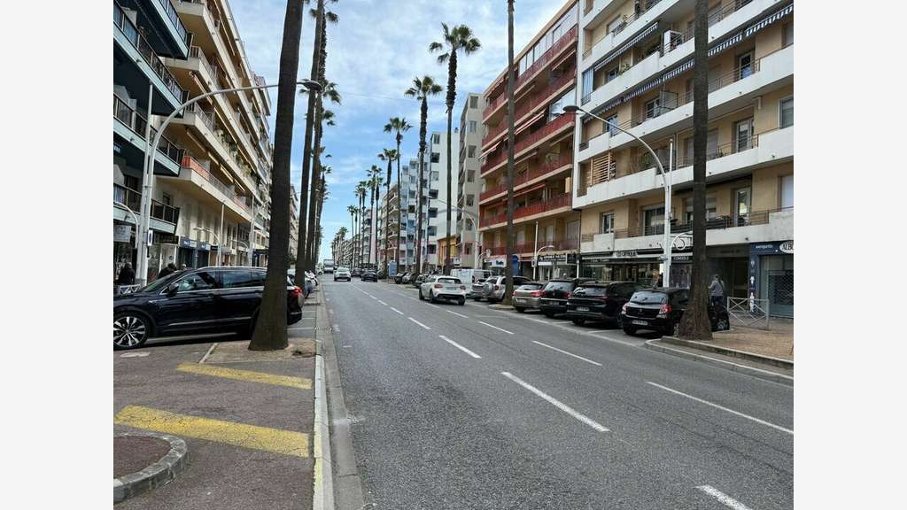 Location local professionnel 92m² à Cagnes sur Mer
