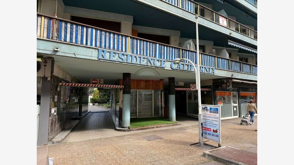 Location local professionnel 92m² à Cagnes sur Mer