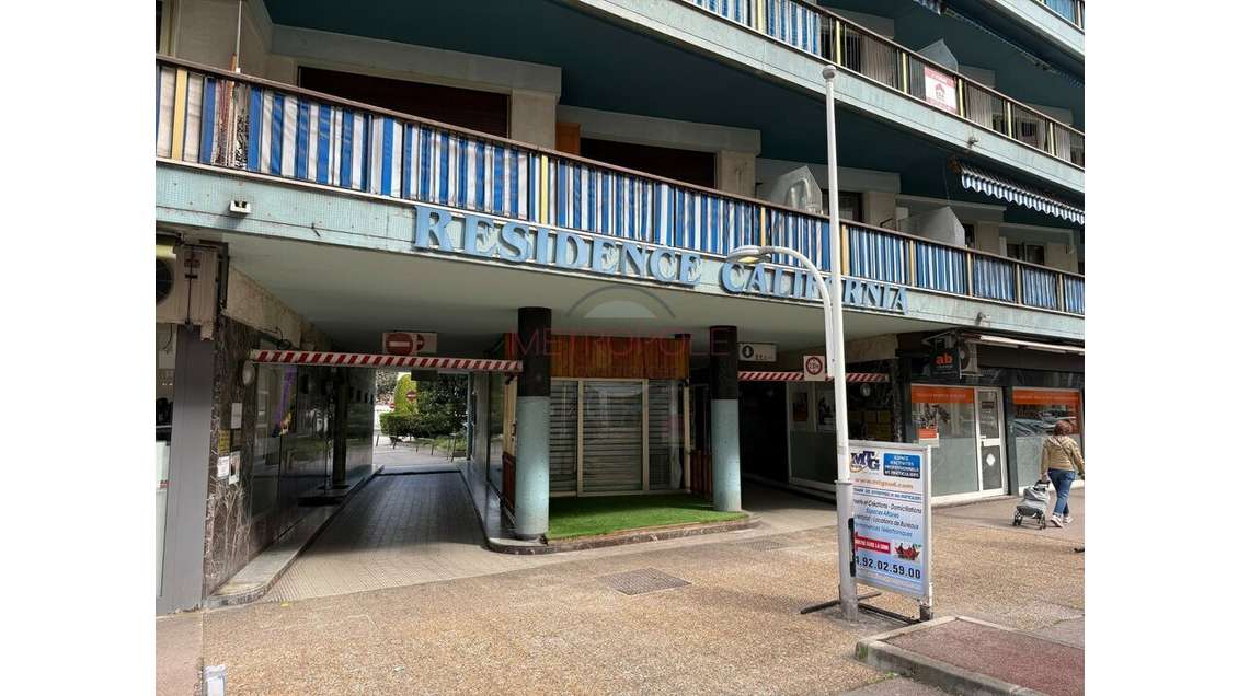 Location local professionnel 92m² à Cagnes sur Mer