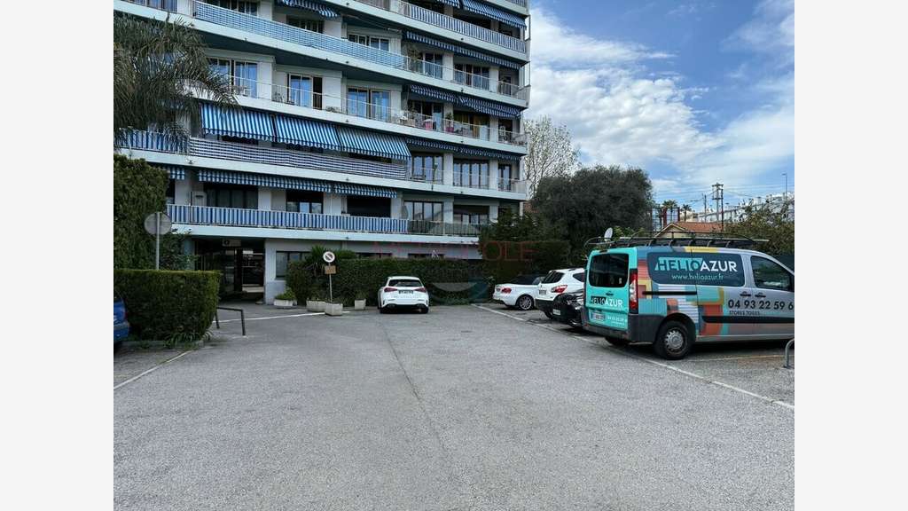 Location local professionnel 92m² à Cagnes sur Mer