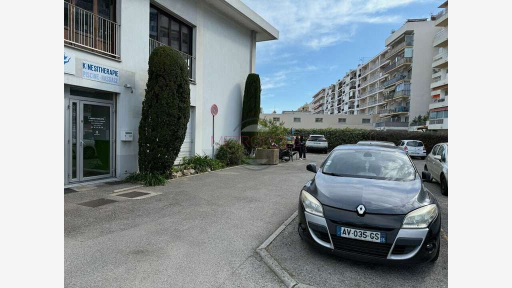 Location local professionnel 92m² à Cagnes sur Mer