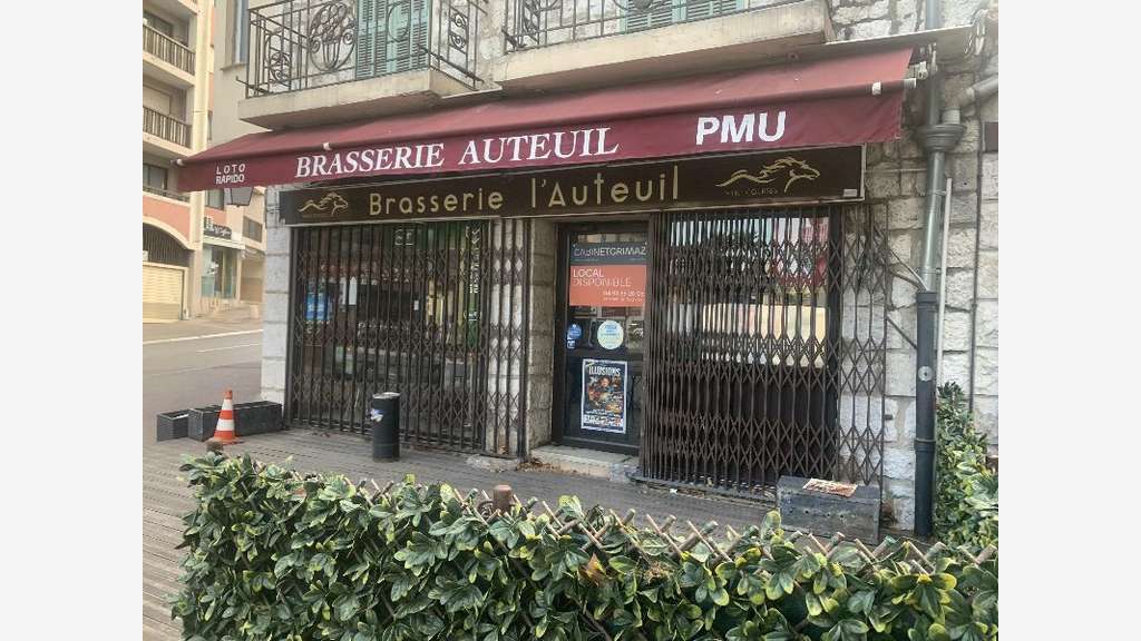 Loue bar 150m² avec pas de porte Cagnes sur Mer