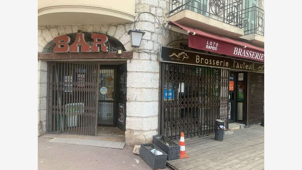 Loue bar 150m² avec pas de porte Cagnes sur Mer