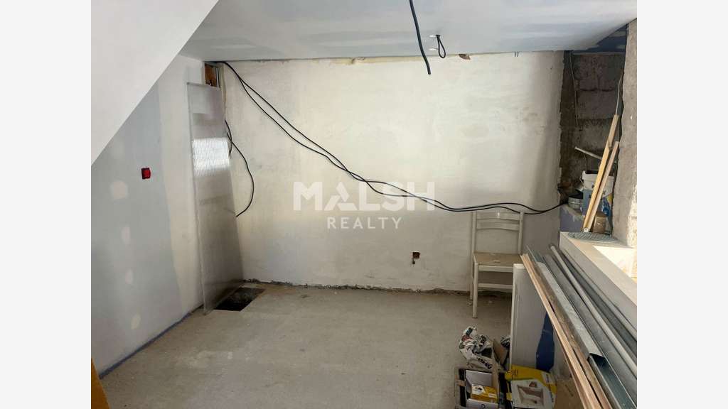 A louer local 58m² avec cave+mezzanine à Caluire