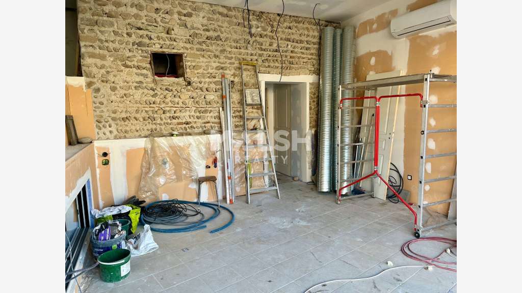 A louer local 58m² avec cave+mezzanine à Caluire