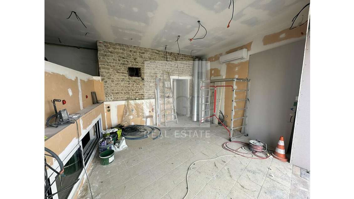 À louer local commercial de 58m² à Caluire