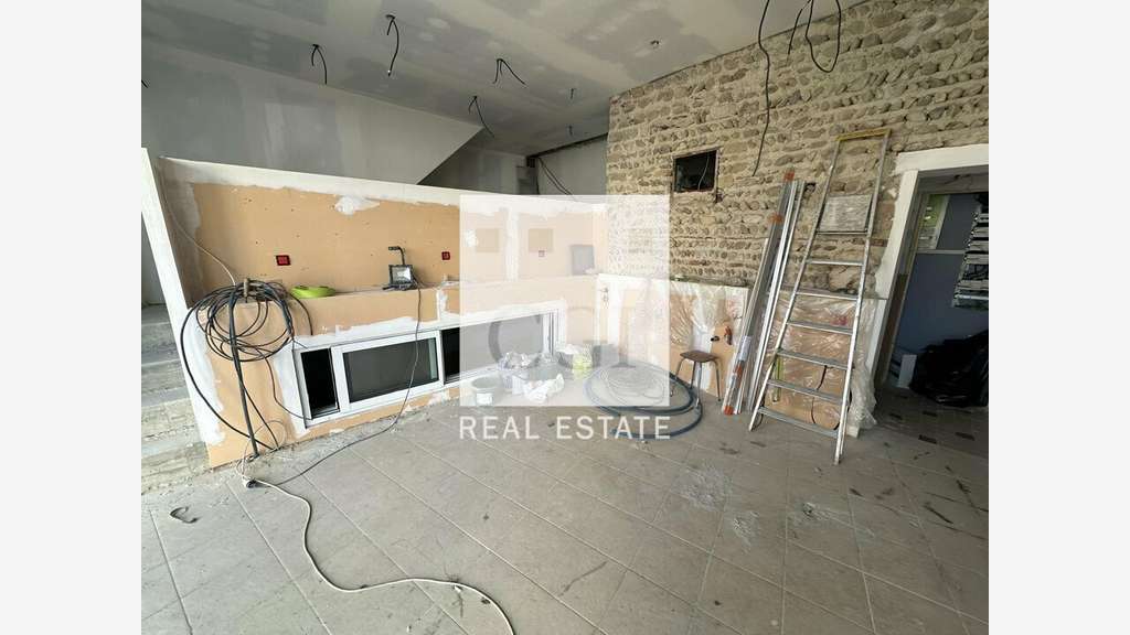 À louer local commercial de 58m² à Caluire