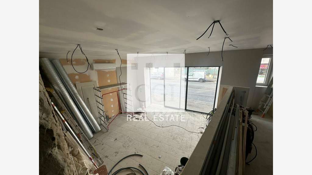 À louer local commercial de 58m² à Caluire