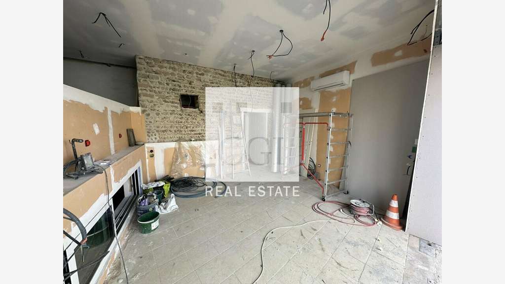 À louer local commercial de 58m² à Caluire